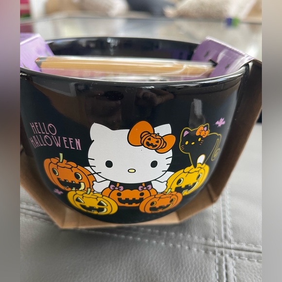 Hello Kitty Halloween Ramen Bowl - Picture 3 of 5